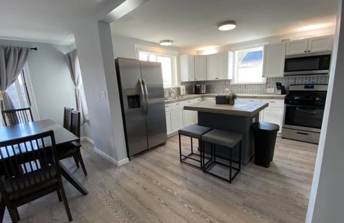 Aurora House | Newly Renovated 4BR 2BA House