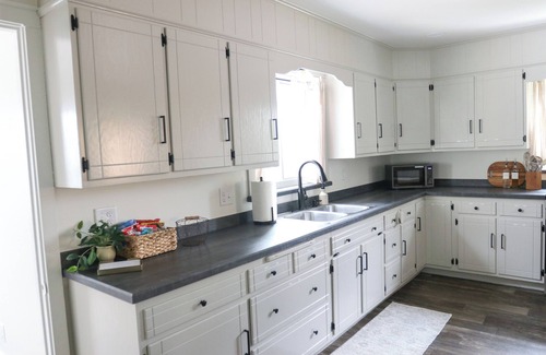 Gordonville House | Newly Renovated 5- Bedroom House w/Hottub & Option to Gather Your Own Eggs