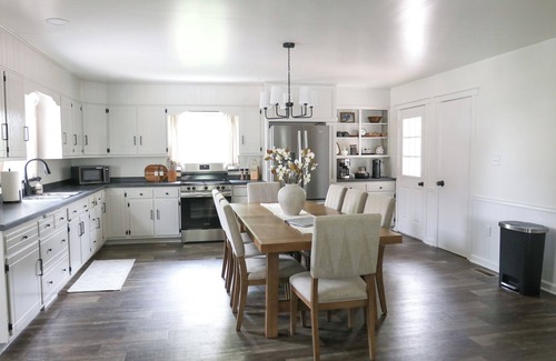 Gordonville House | Newly Renovated 5- Bedroom House w/Hottub & Option to Gather Your Own Eggs