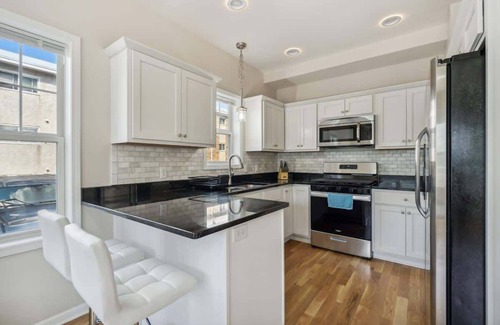 Lyn-Lake House | Newly Renovated 5BD 4BA Home near Downtown