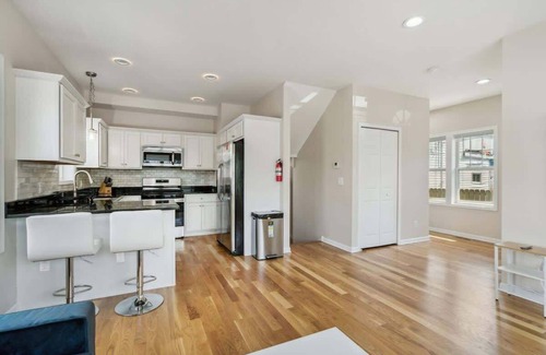Lyn-Lake House | Newly Renovated 5BD 4BA Home near Downtown
