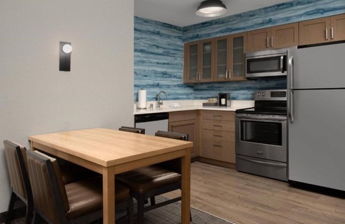North Los Altos House | Newly Renovated All-Suite Hotel in Palo Alto Near Stanford