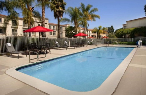 North Los Altos House | Newly Renovated All-Suite Hotel in Palo Alto Near Stanford