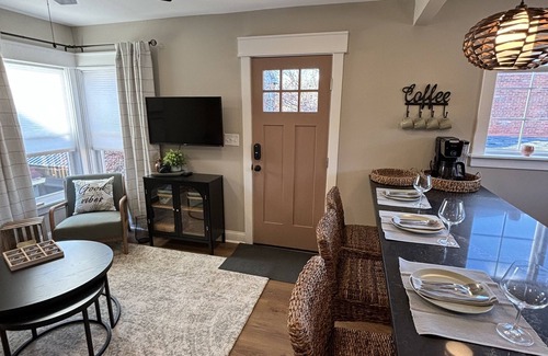 Ludlow Apartment | Newly Renovated Apartment - Minutes from Downtown