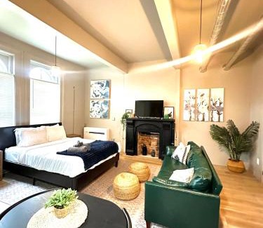 Detroit Apartment | Newly renovated apartment in the heart of Detroit!