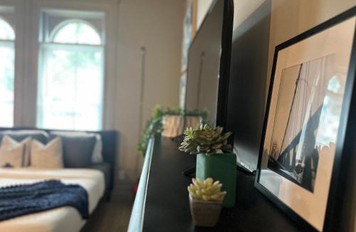 Detroit Apartment | Newly renovated apartment in the heart of Detroit!