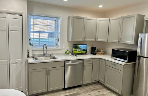 Newington House | Newly Renovated & Bright 2BR, Family-Friendly, Near DC