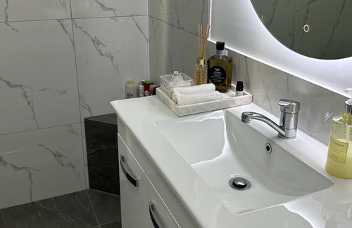 Upper Coomera House | Newly renovated clean townhouse