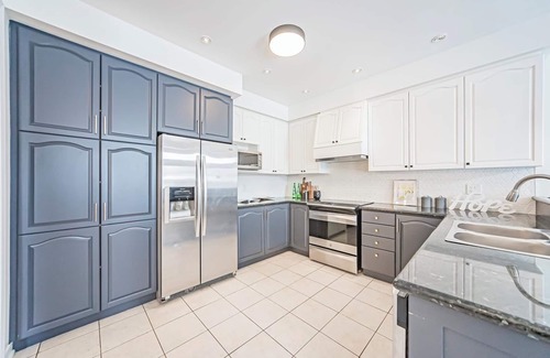 Richmond Hill House | Newly renovated 2-story house with 5 bed rooms and 4 washrooms