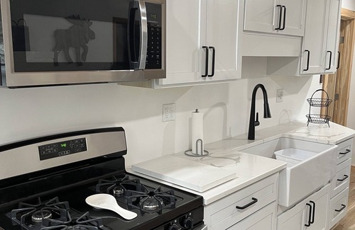 Inlet House | Newly Renovated Cabin , 0.1 Mi to Inlet Center