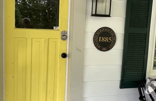 Port Perry House | Newly renovated century old farm house entire main floor
