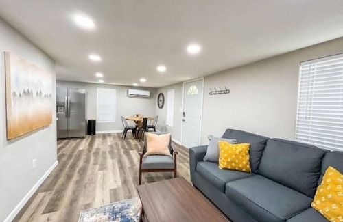 Springfield House | Newly Renovated Close to Evangel University!