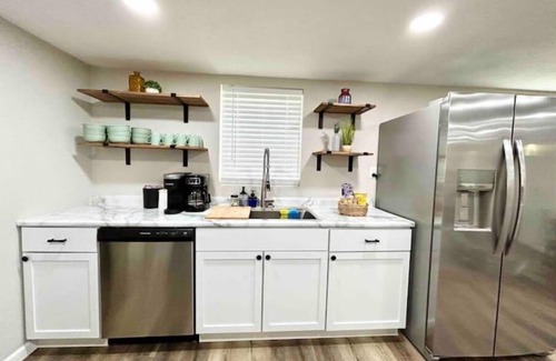 Springfield House | Newly Renovated Close to Evangel University!