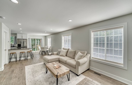 Williams Bay House | Newly Renovated & Cozy 3 Bed Townhome in Williams Bay, 10min Walk to Shorepath!
