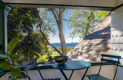 Charlotte Condo | Newly Renovated Condo in Former Historic Inn