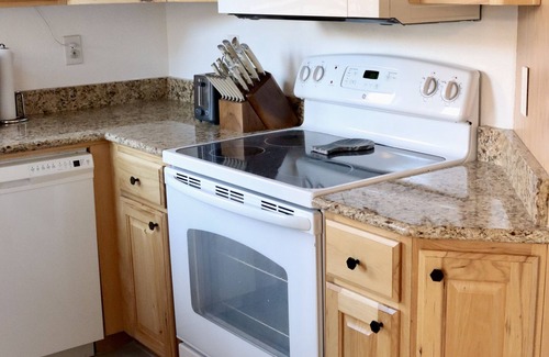 Tucson Condo | Newly renovated condo with mountain views!