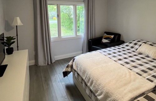 Port Elgin Cottage | Newly Renovated Cottage Between Port Elgins Main Beach and Downtown Core
