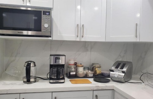 Unionville House | Newly Renovated-Cozy 2 BedRooms Bungalow MainFloor