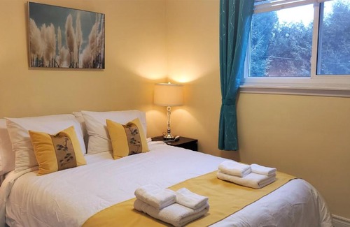 Unionville House | Newly Renovated-Cozy 2 BedRooms Bungalow MainFloor