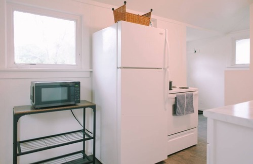 Crosby House | Newly Renovated Cozy 3 Bed, Bike Trails, Shopping, Food, Near Lake, Near Park!