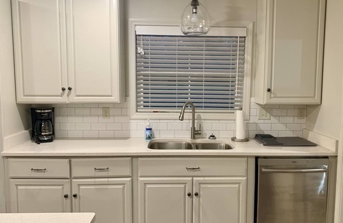 Pope House | Newly Renovated, Cozy 3 Bedroom Home - 5 minutes from Enid Lake
