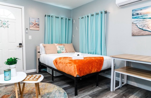 Milford Apartment | NEWLY Renovated Cozy Home near beaches, restaurants, bars, and Yale University