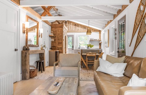 Mirror Lake Cottage | Newly Renovated Cozy Cottage in Highlands