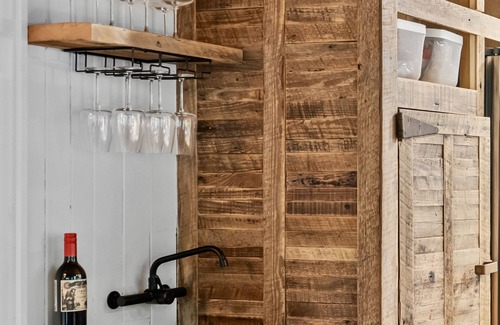 Mirror Lake Cottage | Newly Renovated Cozy Cottage in Highlands