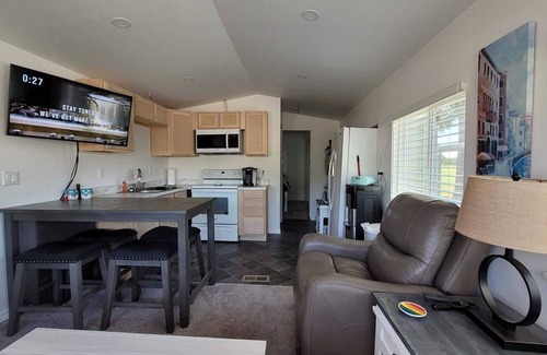 Clermont House | Newly Renovated Cute Home on Golf Course.