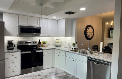 Cypress Lake Condo | Newly renovated Cypress Lake Condo with Pool, Hot Tub and Pickleball