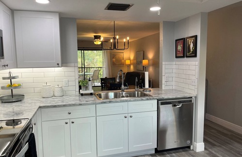 Cypress Lake Condo | Newly renovated Cypress Lake Condo with Pool, Hot Tub and Pickleball