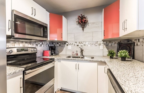 Overland Park House | Newly renovated duplex for up to 8 people - adjoining unit #2