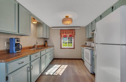 Atwater House | Newly Renovated Diamond Lake Oasis