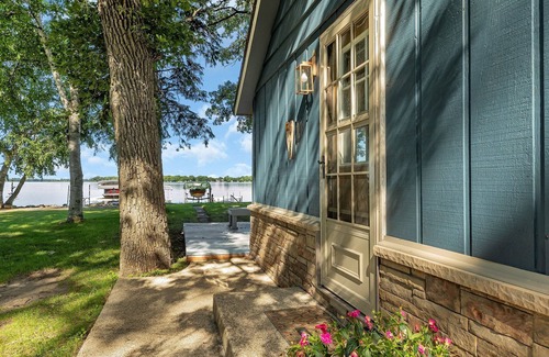 Atwater House | Newly Renovated Diamond Lake Oasis