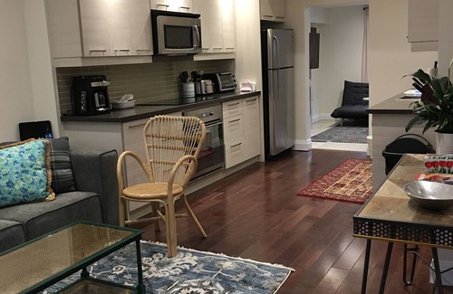 Trefann Court House | Newly Renovated Downtown House With 7 bedrooms 2 Parking Spots