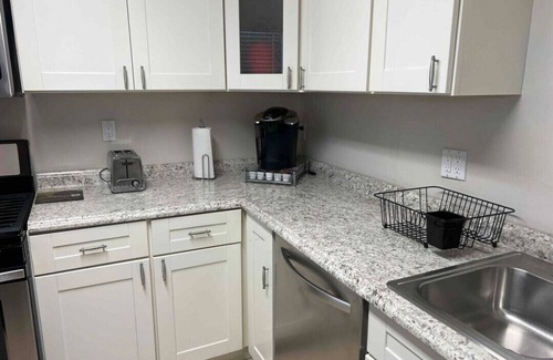 Martinez Apartment | Newly Renovated Downtown Apartment
