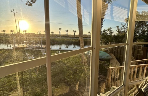 Suwannee Cottage | Newly Renovated Fish Camp, Private Boat Dock, Fire Pit