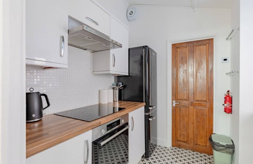 Stratford House | Newly Renovated 3BD Period Home in Stratford