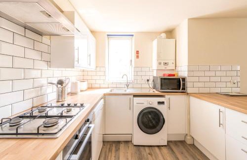 Cotham Apartment | Newly Renovated Hampton 1 by Prescott Apartments