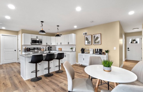 Independence House | Newly Renovated House only 4 minutes to Arrowhead Stadium! Newly remodeled home