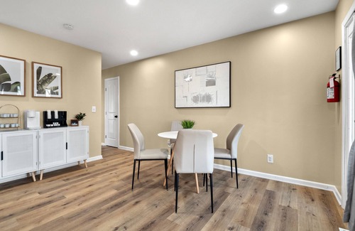Independence House | Newly Renovated House only 4 minutes to Arrowhead Stadium! Newly remodeled home