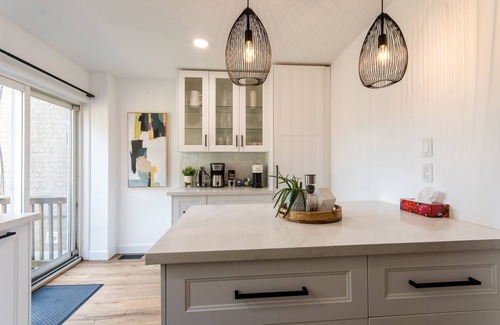 Old East York House | Newly renovated home steps to transit, 10mins to beach & 25mins to downtown