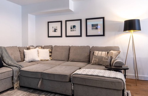 Old East York House | Newly renovated home steps to transit, 10mins to beach & 25mins to downtown