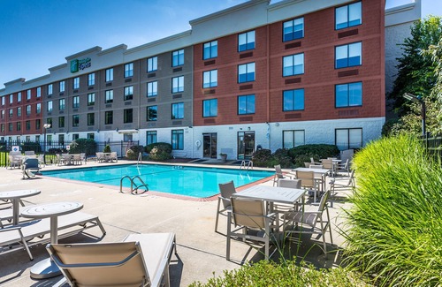 Exton House | Newly Renovated IHG Hotel with Free Hot Breakfast!