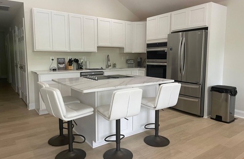 Locust Grove House | Newly Renovated Lakefront Home with Kayaks and Paddleboards