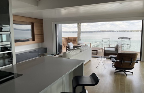 Culver House | Newly Renovated Lake Frontage/3 Bedrooms/3- 1/2 Bathrooms