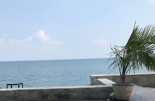 Winona Villa | Newly Renovated Lakefront Beauty