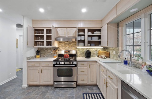 Laurel House | Newly Renovated Modern Home With Beach Access and Pool!