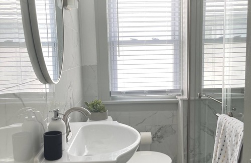 Eggertsville Apartment | Newly Renovated Modern Apartment in Amherst