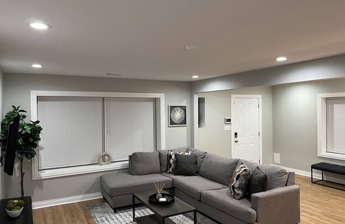 Roseland House | Newly renovated modern retreat just blocks from I-94